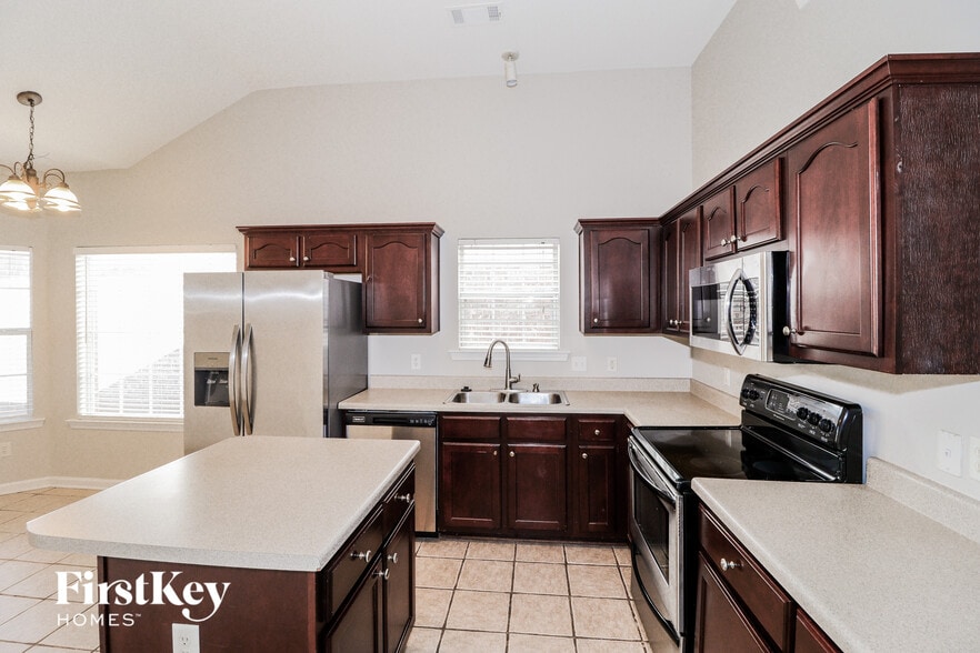 Building Photo - 6870 Manslick Rd