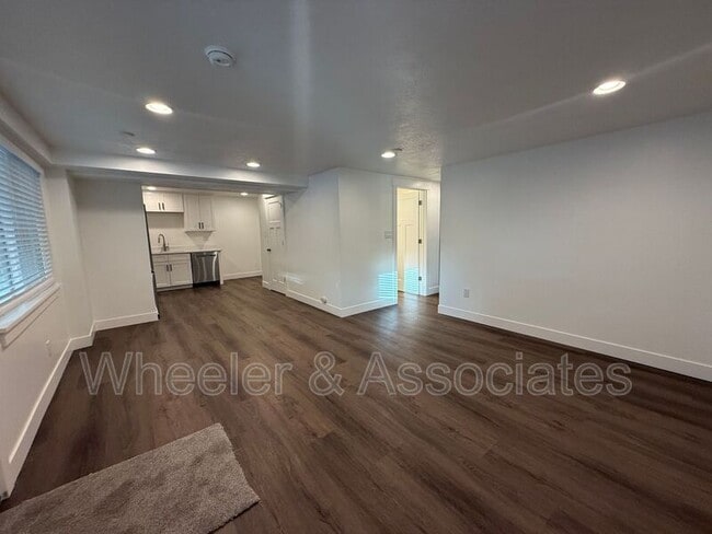 Building Photo - 3718-3718 Brinker Ave