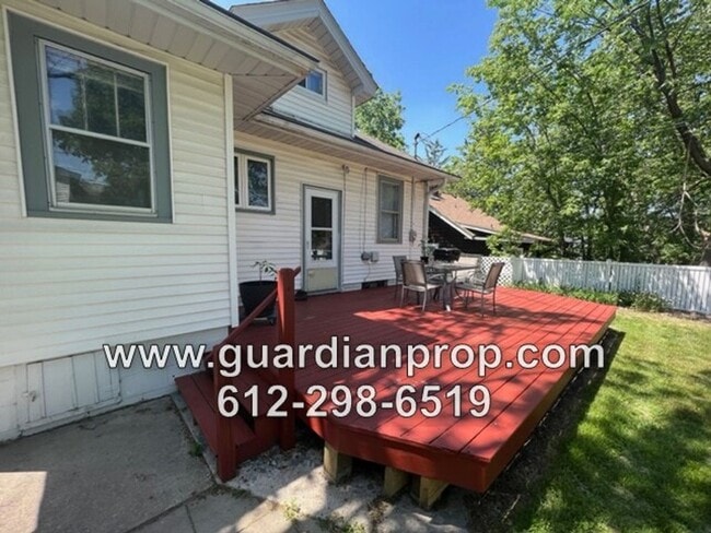 Building Photo - House Available August 1, Updated Kitchen ...