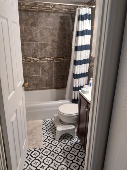 Nice new bathroom new tile new vanity amd floor - 510 W Fullerton Pkwy