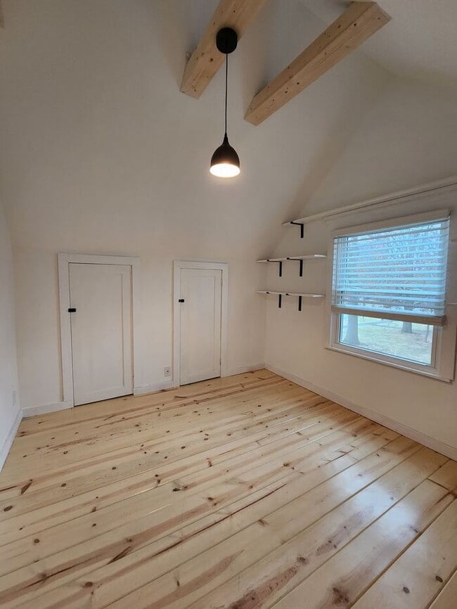 Building Photo - Beautiful and Spacious 3BR 2BA Home w/ Remodeled Kitchen • Patio & Fenced Yard in St. Matthews