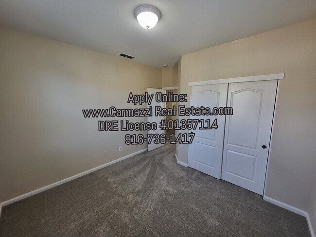 Building Photo - 260 Wapello Cir