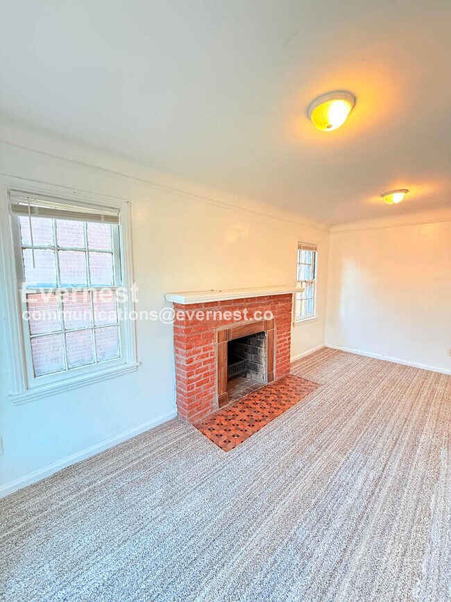 Building Photo - 10747 Roxbury St