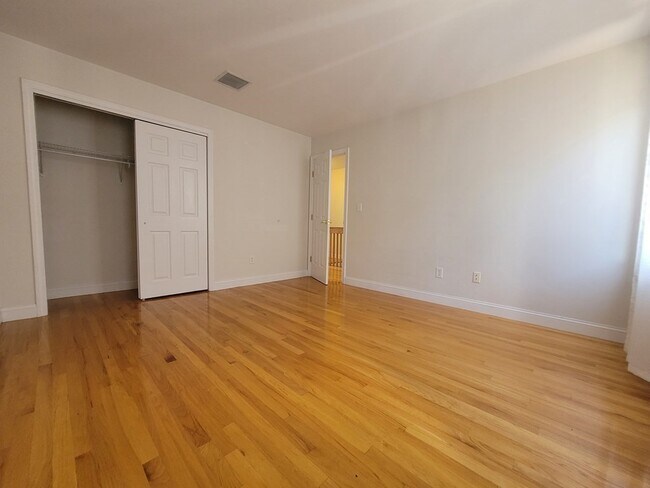 Building Photo - 3 Raymond St