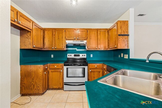 Building Photo - 1502 Oak Knoll Ln