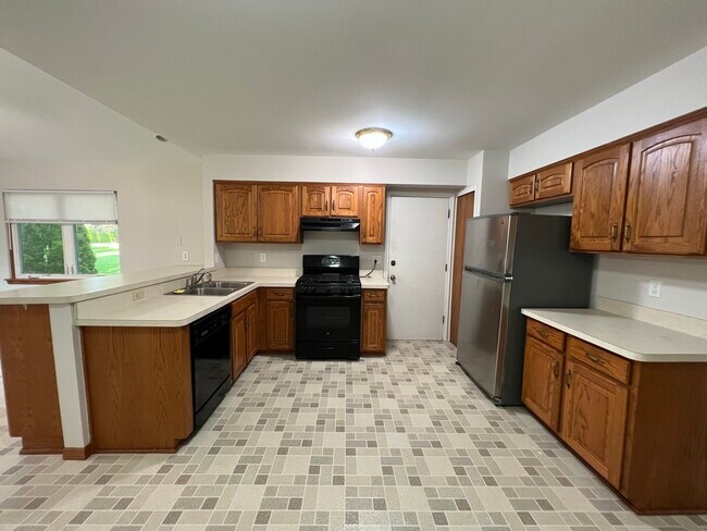 Building Photo - 1891 N Lake Dr