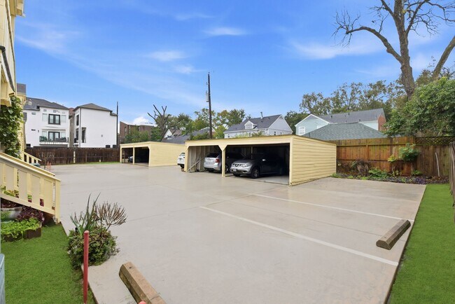 Building Photo - 2513 Shakespeare St