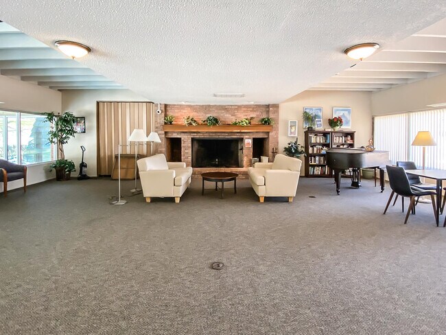 Building Photo - 2120 Pauline Blvd