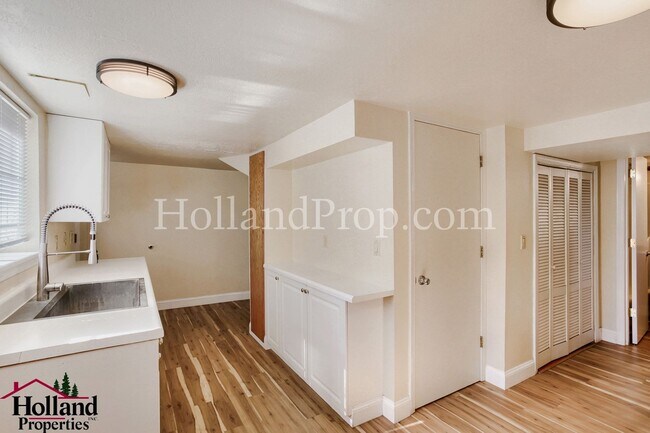 Building Photo - Charming 3-Bedroom Home in Highly Walkable Milwaukie Neighborhood!