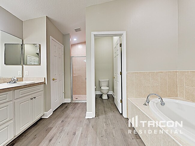 Building Photo - 303 Lisa Ann Ct