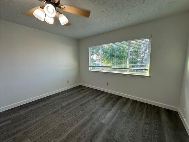 Building Photo - 101 Cavalry Cir