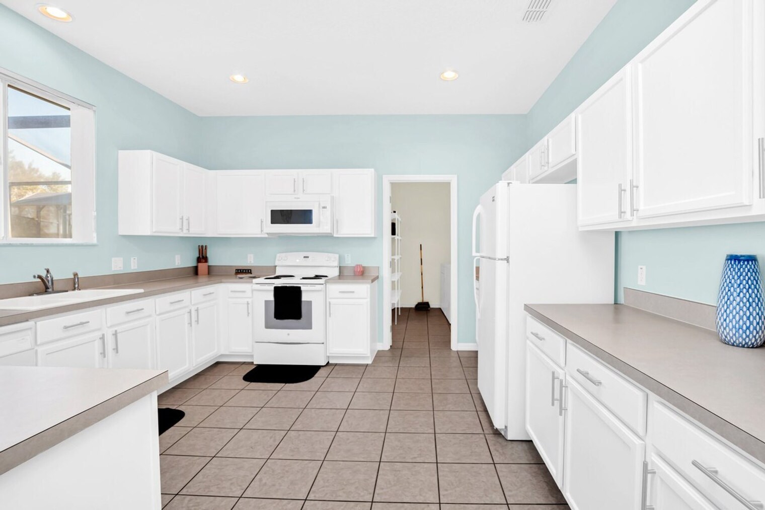 Building Photo - 233 Saddle Ridge Dr