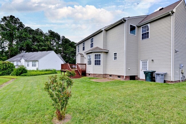 Building Photo - Spacious & Updated Hampton Home