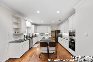 Building Photo - 7 Inwood Knoll