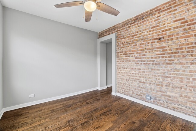Building Photo - 2553 W Summerdale Ave