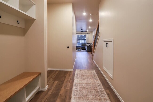 Building Photo - 717 E Elgin St