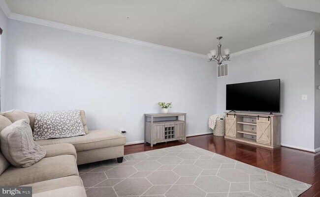 Building Photo - 15393 Rosemont Manor Dr