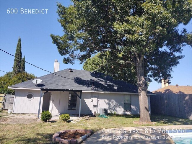 Building Photo - 600 Benedict-