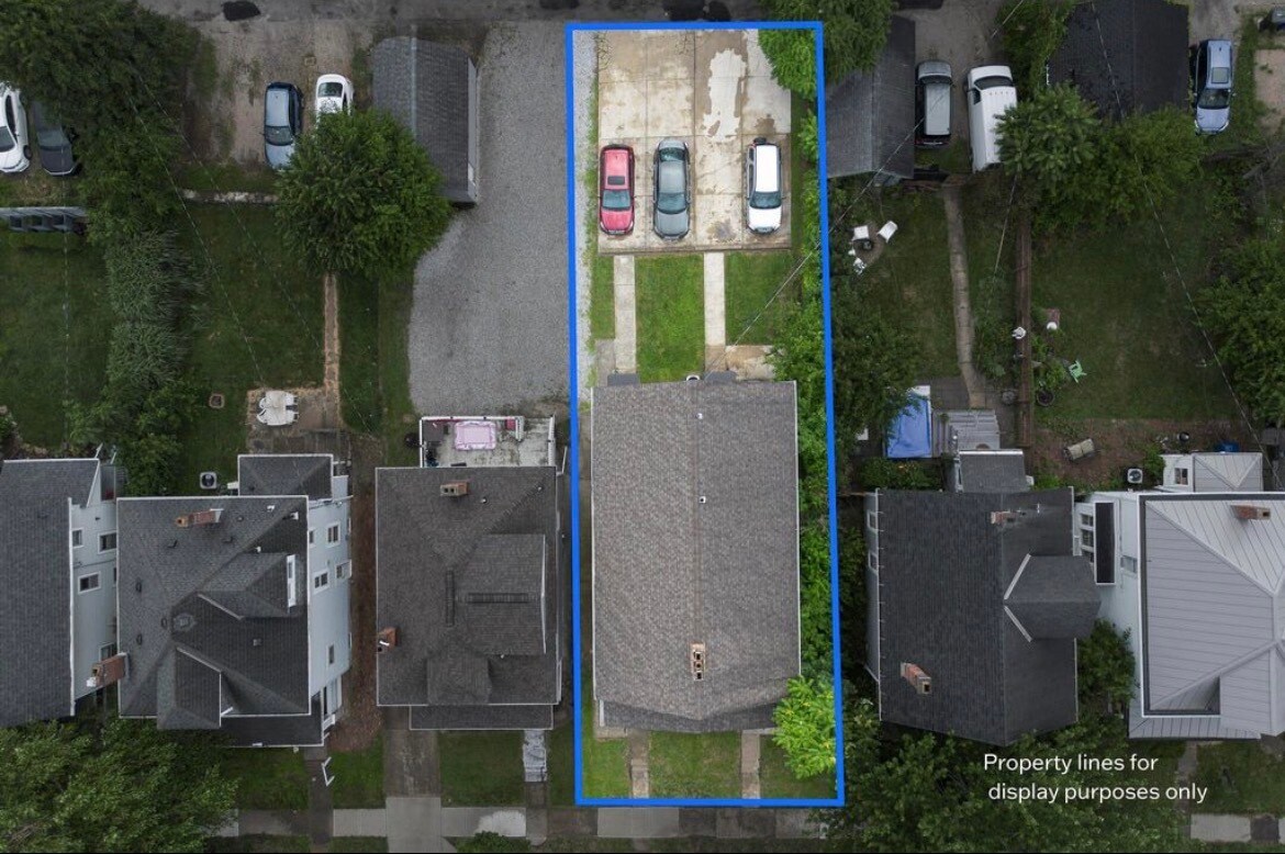 Building Photo - 2411 Indianola Ave