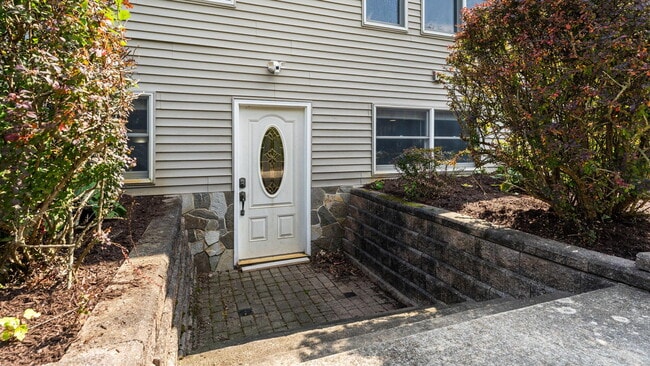 Building Photo - 9069 Emerson Dr