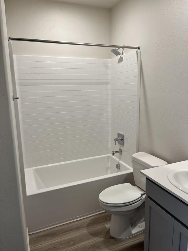 Shared Bathroom - 4743 Athena Dr