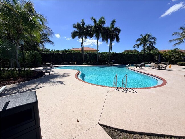 Building Photo - 4110 NE 22nd Ct