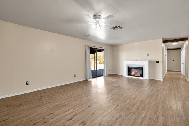 Building Photo - 7121 Quail Spring Ave