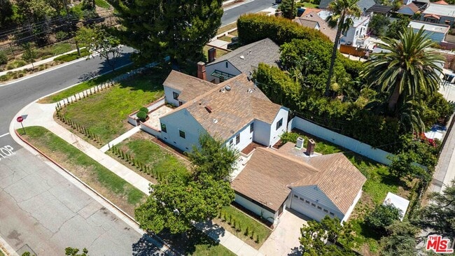 Building Photo - 1722 Bel Aire Dr