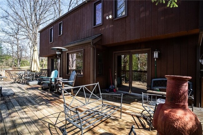 Building Photo - 126 Green Forest Dr