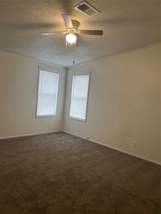 Building Photo - 27610 Horizon