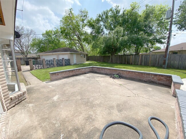 Building Photo - 8214 Riptide Dr
