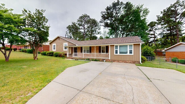 Building Photo - 3 Bedroom with 2 Living Rooms & finished b...