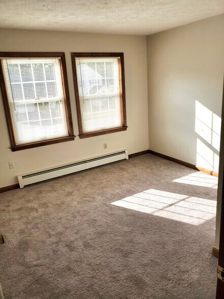 Building Photo - 61 Deer Run Trl