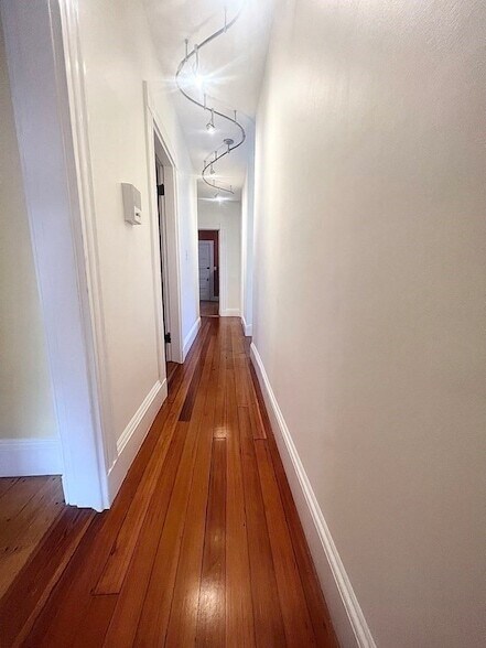 Building Photo - 112 Franklin St