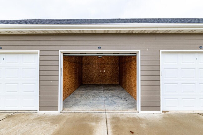 Building Photo - 32 Blue Ridge Rd