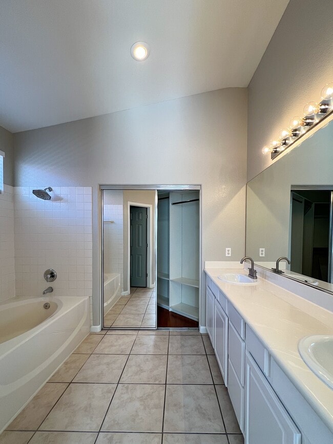 Building Photo - 2981 Paseo Hills Way