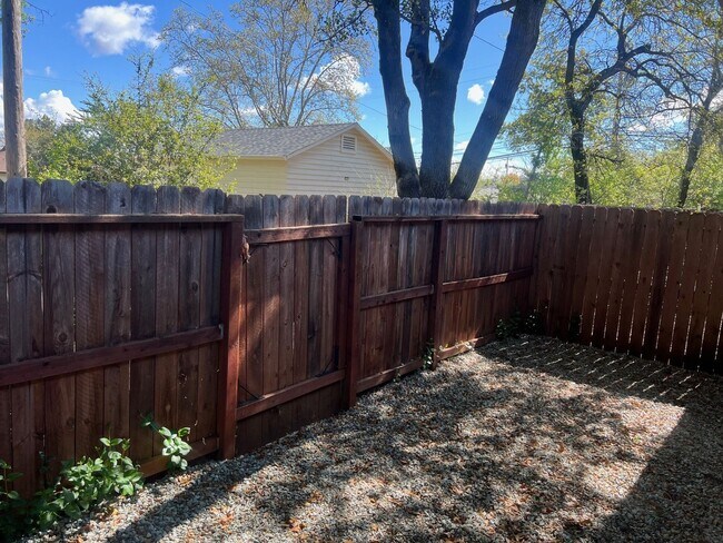 Building Photo - Ninth St. - VFILL