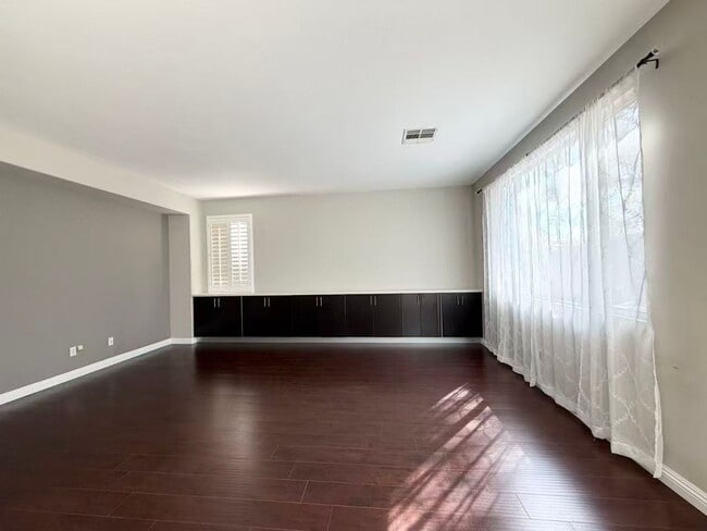 Building Photo - Wonderful corner lot home features 4 bedrooms and 3 full bathrooms