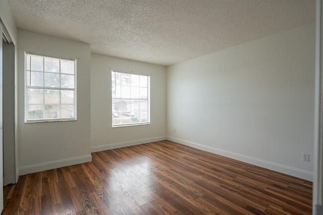 Building Photo - 156 Ivy Ln