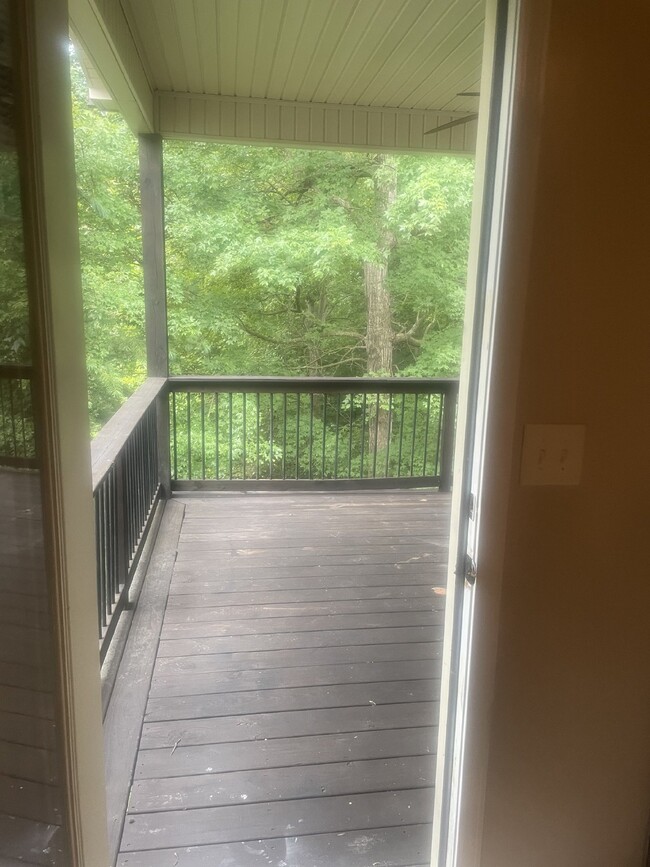 Building Photo - 634 Hidden Valley Dr