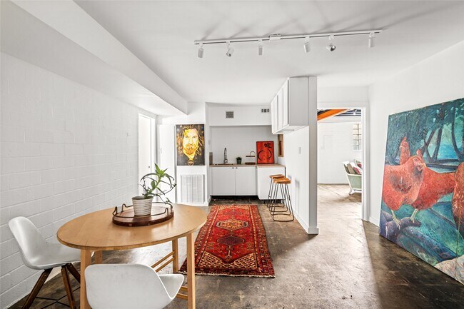 Building Photo - 5975 Armour Dr