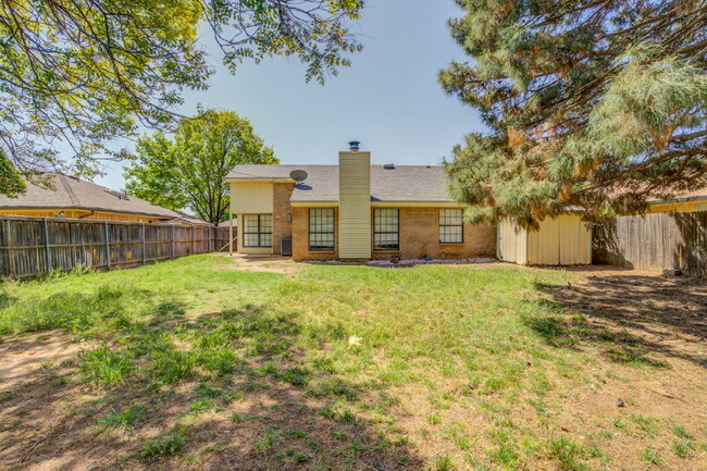 Building Photo - Cozy, Freshly Updated 3-bedroom 2-bathroom...