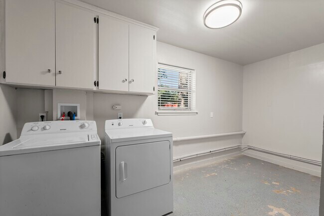 Building Photo - 21806 Falvel Rd