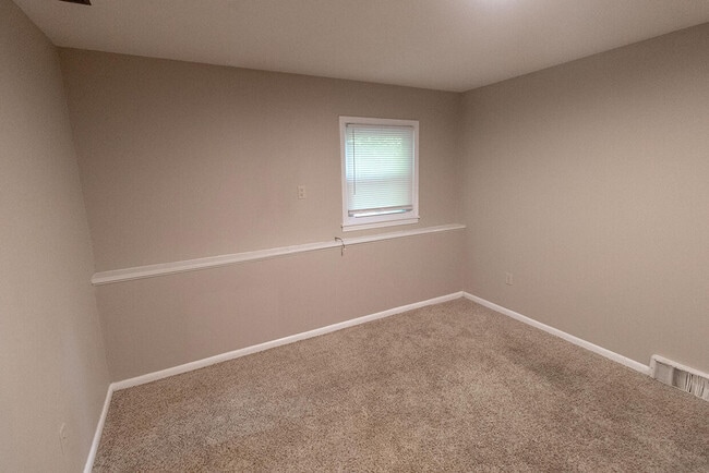 Building Photo - 3006 Lynnwood Dr