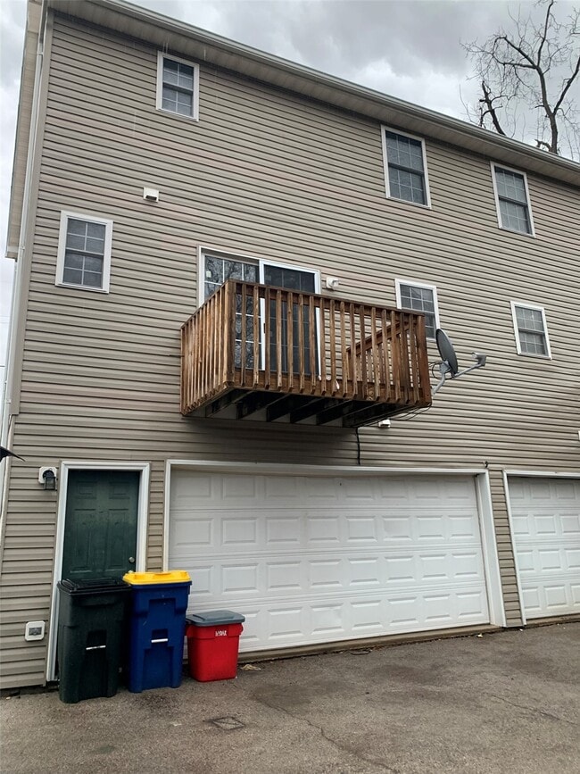 Building Photo - 403 Frank St