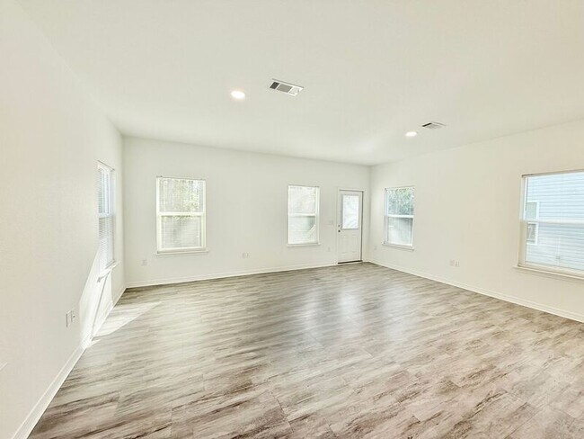 Building Photo - 6341 Long St