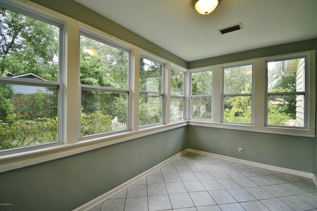 Building Photo - 2929 Arapahoe Ave