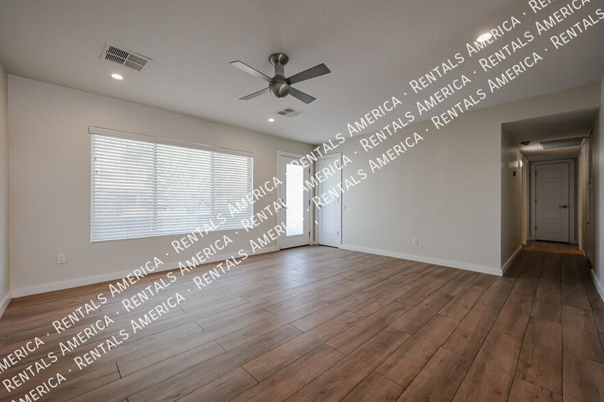 Building Photo - 105 E Hermosa Dr