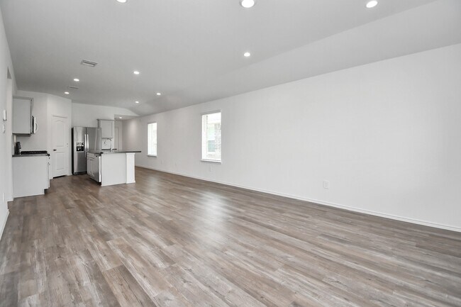 Building Photo - 24430 Elmwood Falls Dr
