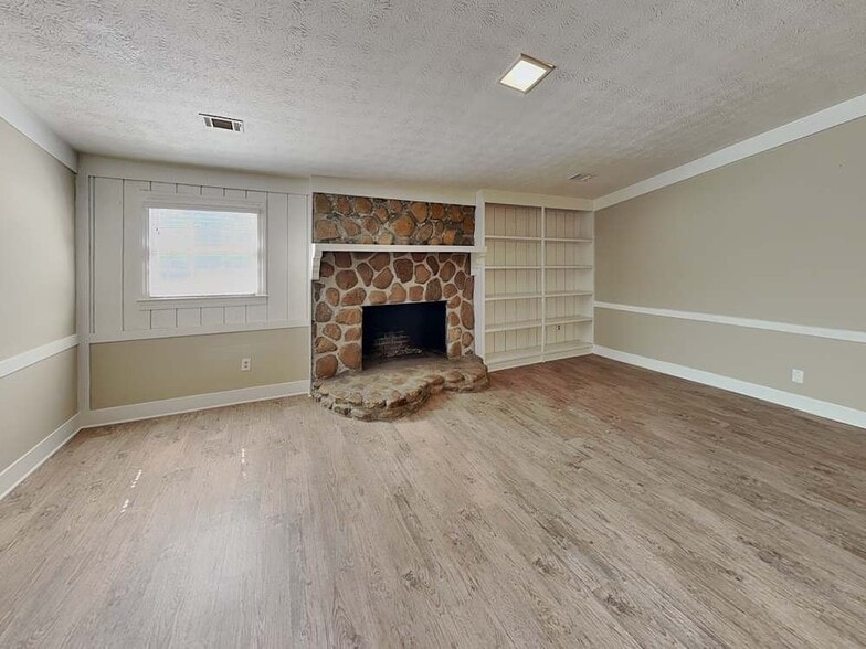 Building Photo - 1694 Webb Gin House Rd